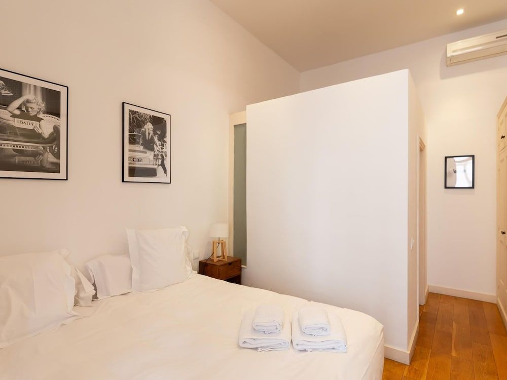 Designer s Three Bedroom Apartment With Terrace Apartment 12