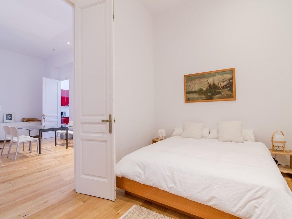 Designer s Three Bedroom Apartment With Terrace Apartment 19