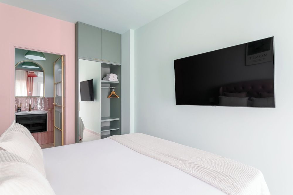 Charm Beach Retreat Deluxe Triple Room, Courtyard View 3