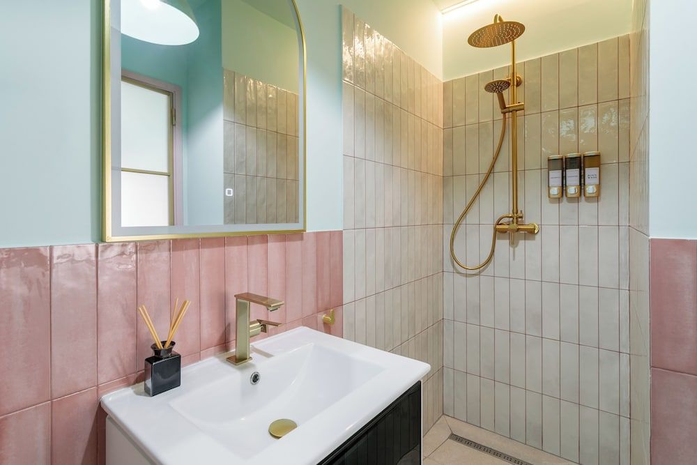 Charm Beach Retreat Deluxe Triple Room, Courtyard View 14