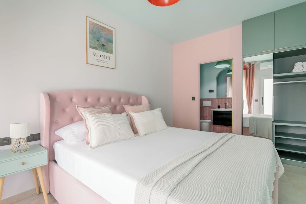 Charm Beach Retreat Deluxe Triple Room, Courtyard View 8