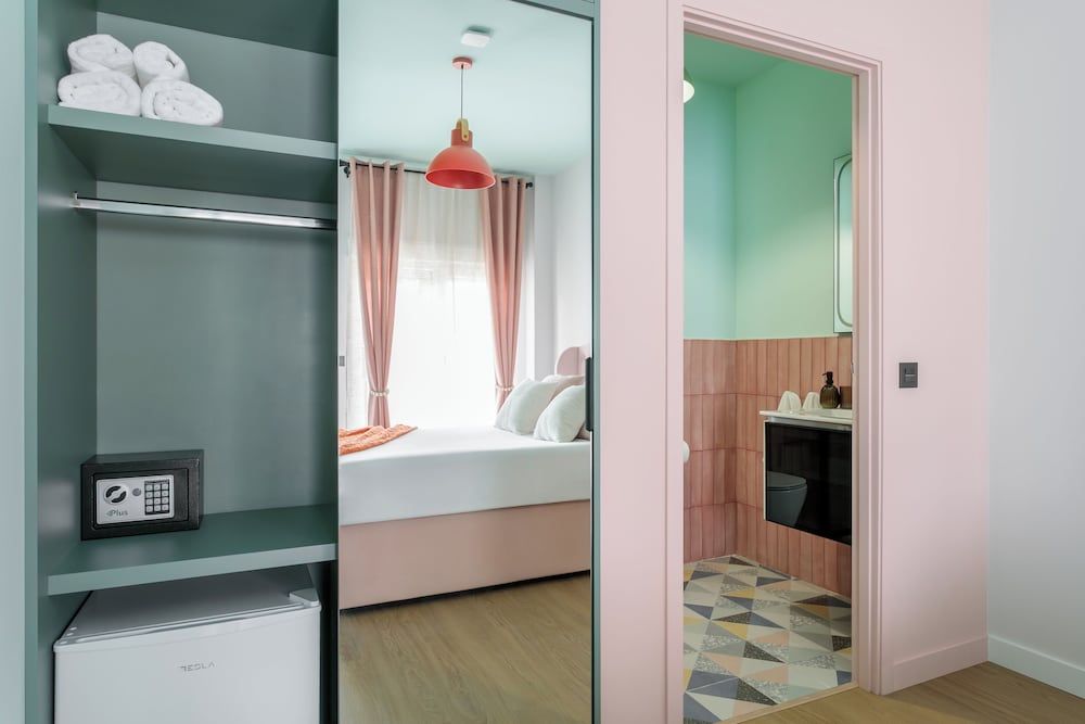 Charm Beach Retreat Deluxe Triple Room, Courtyard View 10