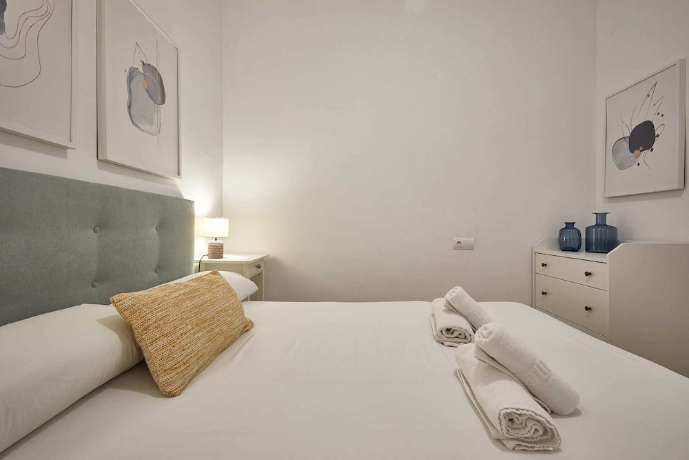 BBarcelona Calabria Flat Apartment, 4 Bedrooms, Balcony 5