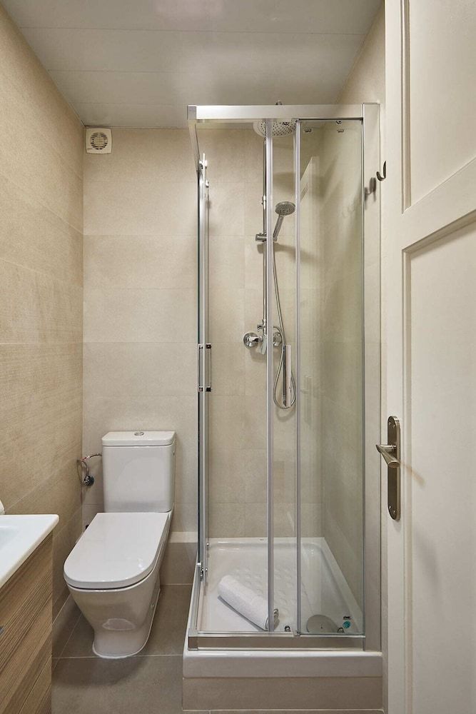 BBarcelona Calabria Flat Apartment, 4 Bedrooms, Balcony 30