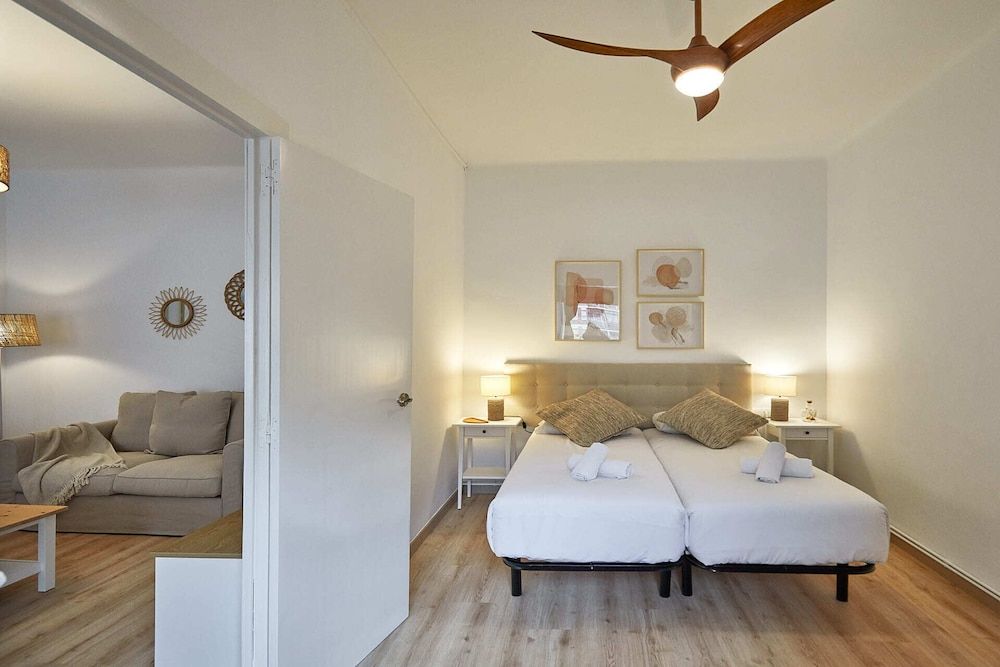 BBarcelona Calabria Flat Apartment, 4 Bedrooms, Balcony 13