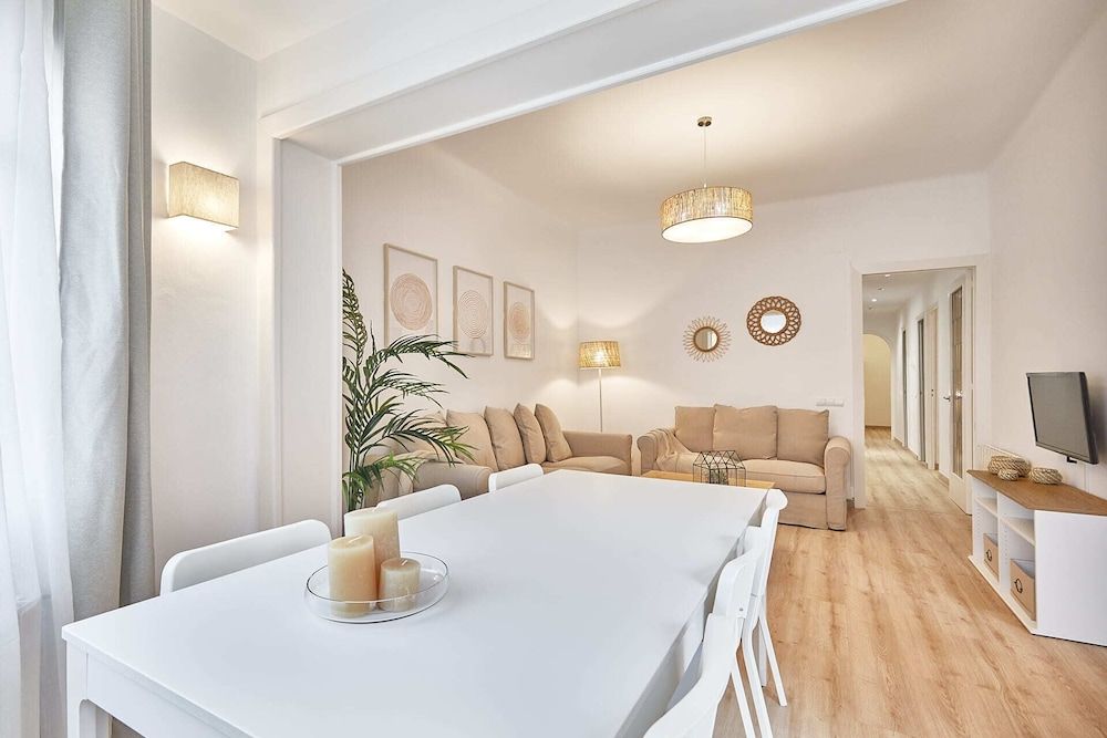 BBarcelona Calabria Flat Apartment, 4 Bedrooms, Balcony 19