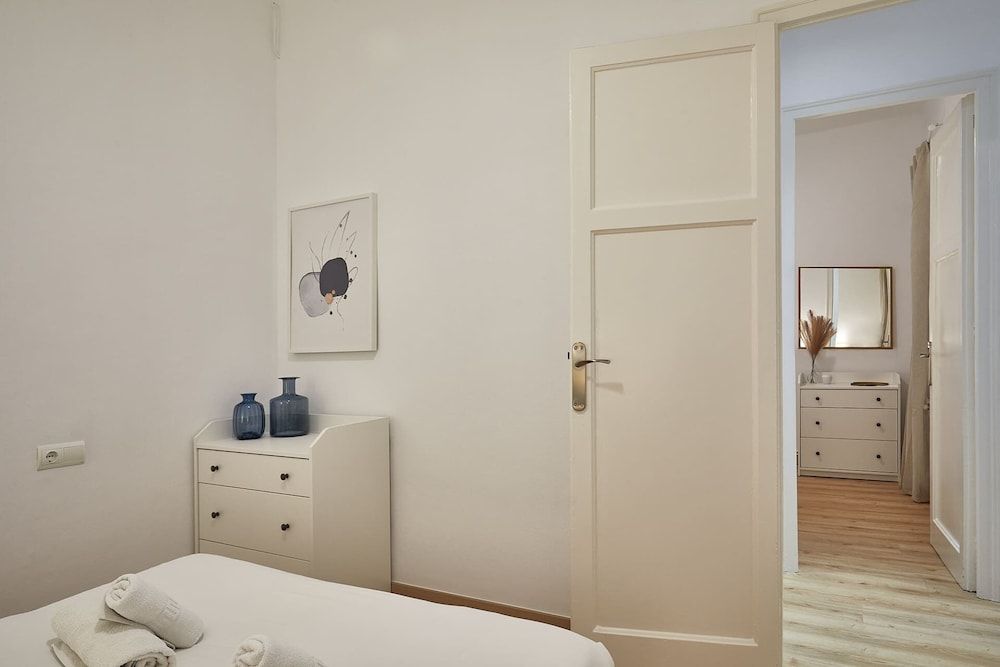 BBarcelona Calabria Flat Apartment, 4 Bedrooms, Balcony 9