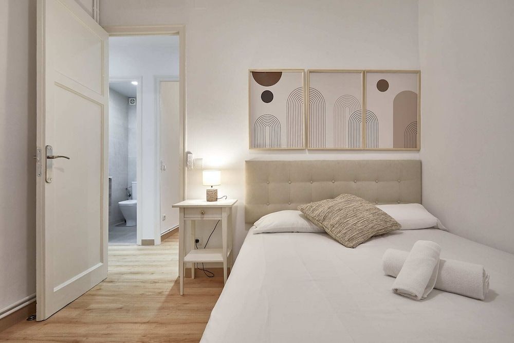 BBarcelona Calabria Flat Apartment, 4 Bedrooms, Balcony 12