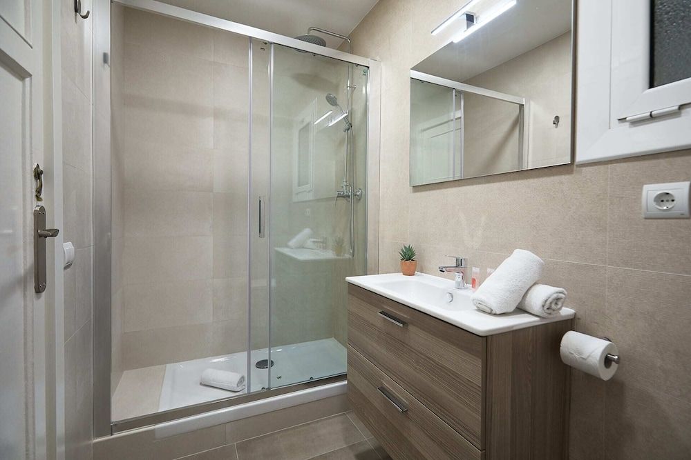 BBarcelona Calabria Flat Apartment, 4 Bedrooms, Balcony 31