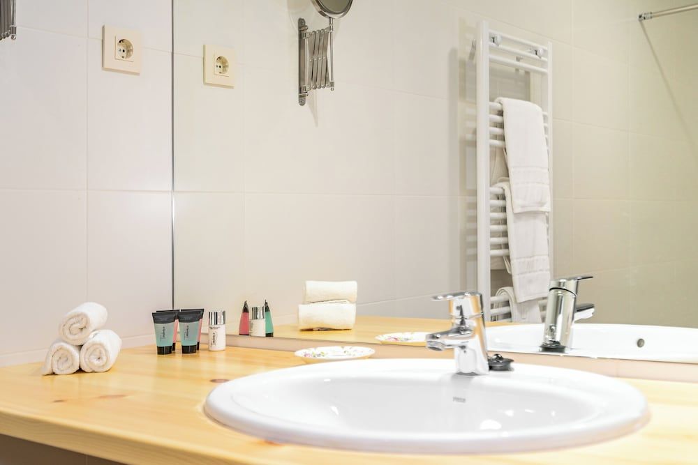 Hotel Rural Costa Del Trigo Deluxe Double Room, Garden View 7