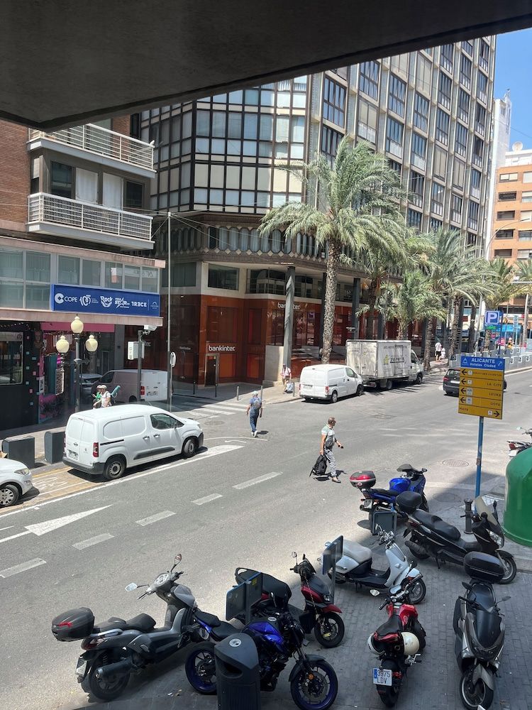 Hostal Rambla Alicante Deluxe Double Room, City View 9
