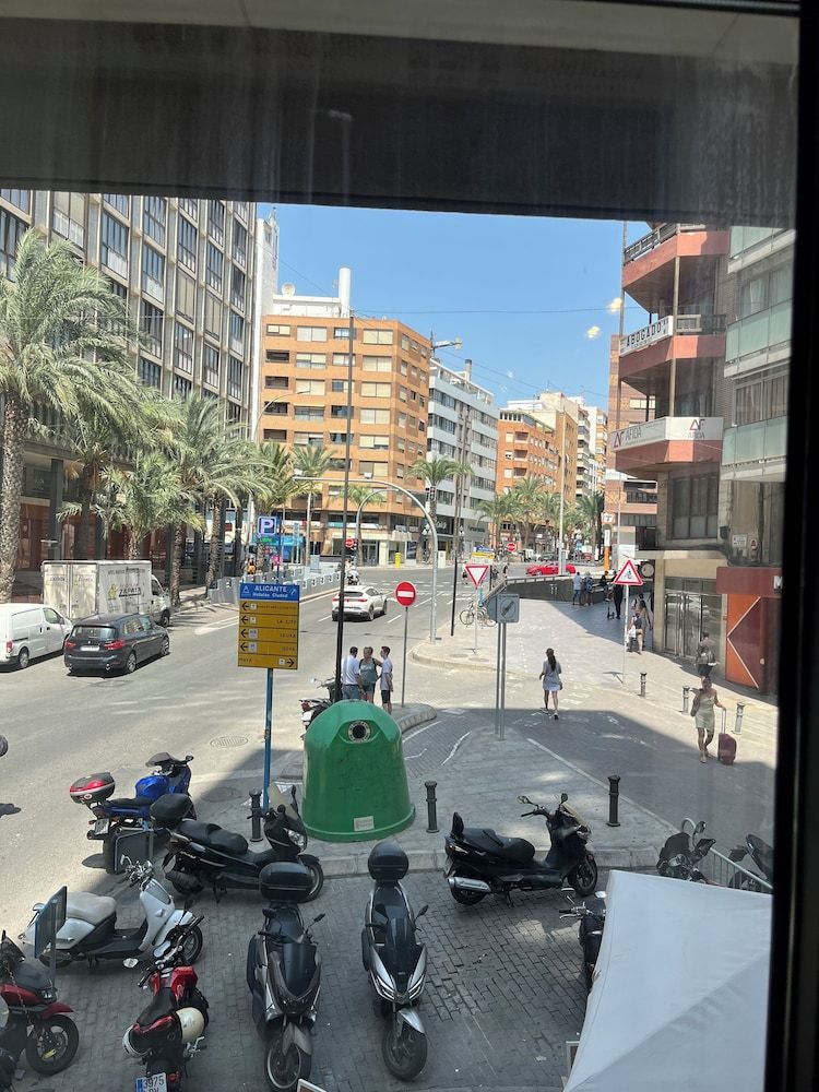 Hostal Rambla Alicante Deluxe Double Room, City View 8