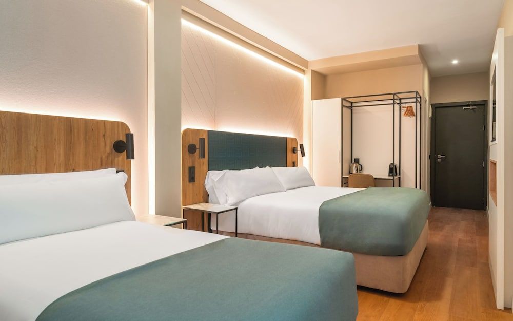 Limehome Benidorm Calle Major Triple Room 2