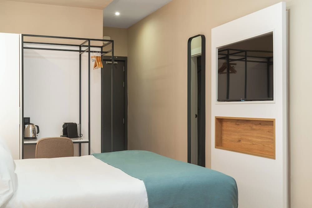 Limehome Benidorm Calle Major Triple Room 5