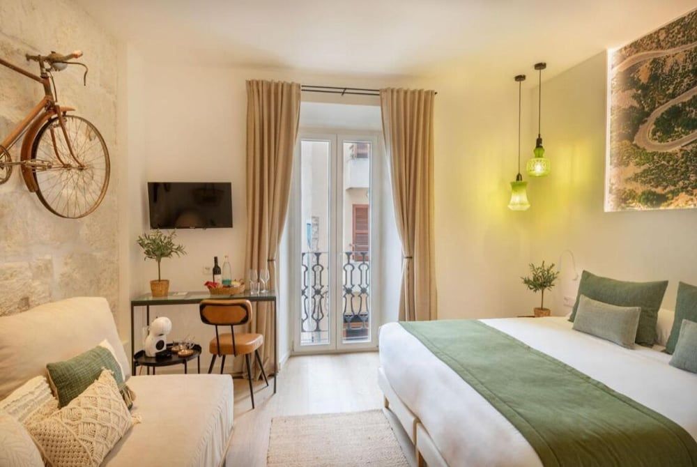 Superior Double Room, City View