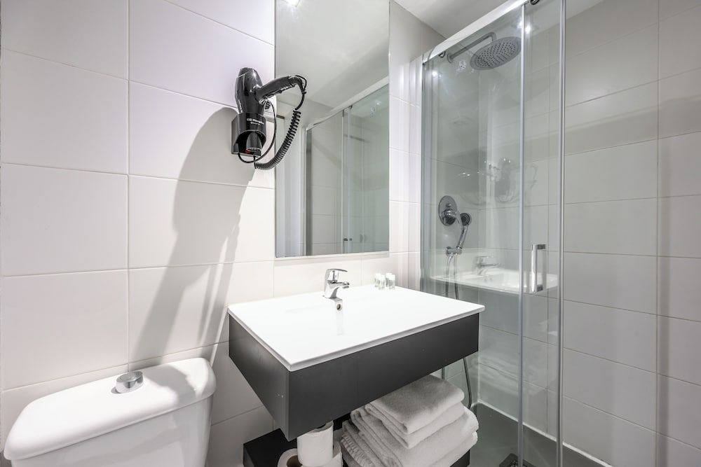 AP Leganitos Deluxe Double Room, City View 16