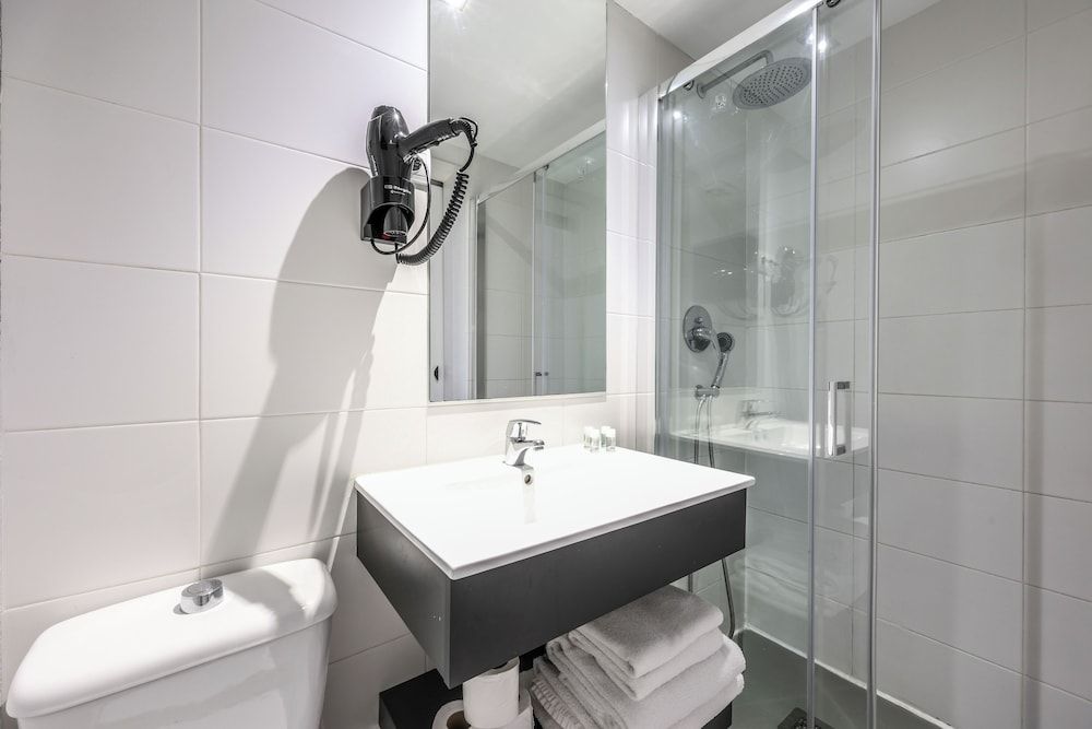 AP Leganitos Deluxe Double Room, City View 21