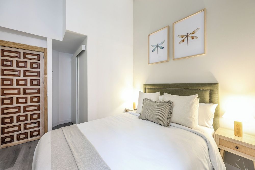 AP Leganitos Deluxe Double Room, City View 11