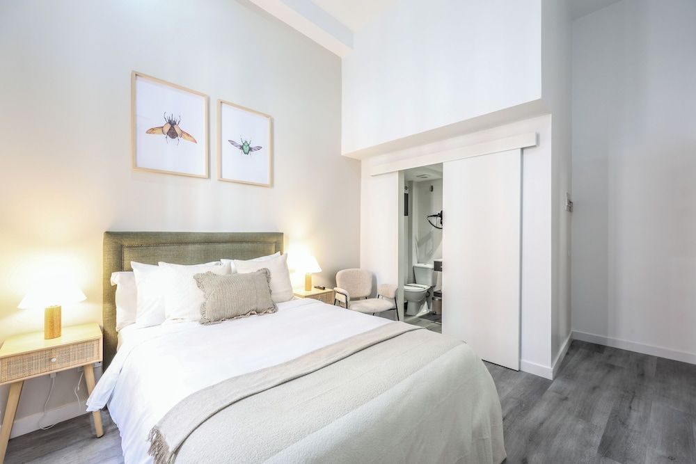 AP Leganitos Deluxe Double Room, City View 12