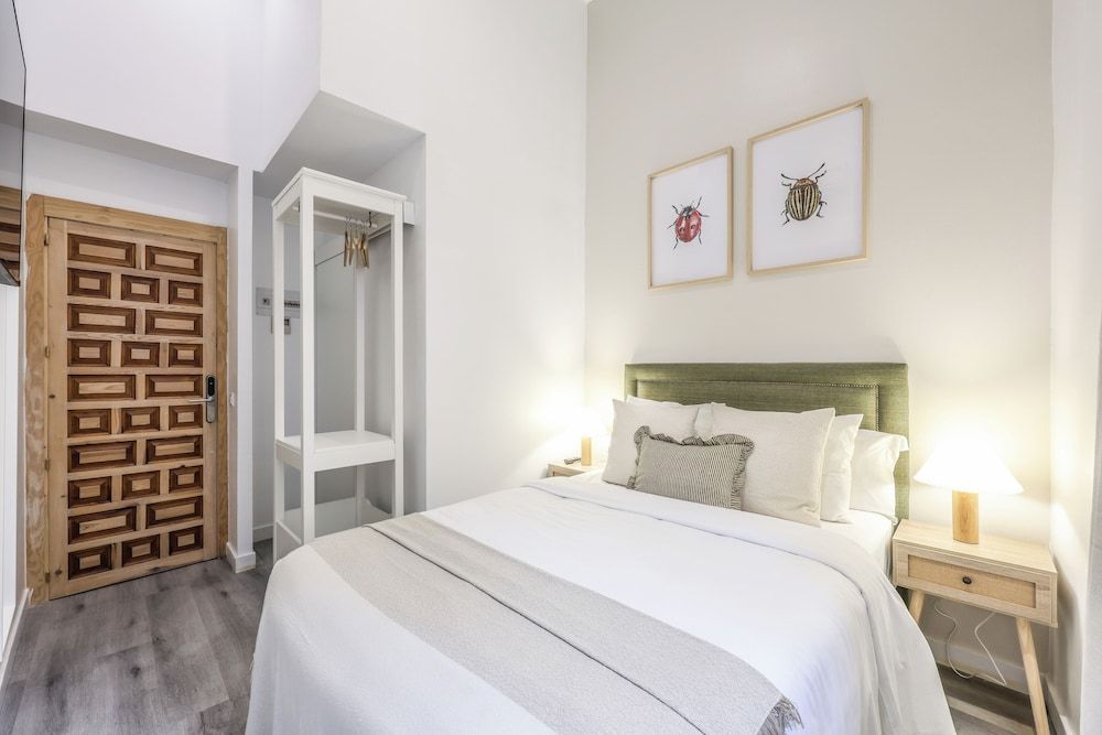 AP Leganitos Deluxe Double Room, City View 14