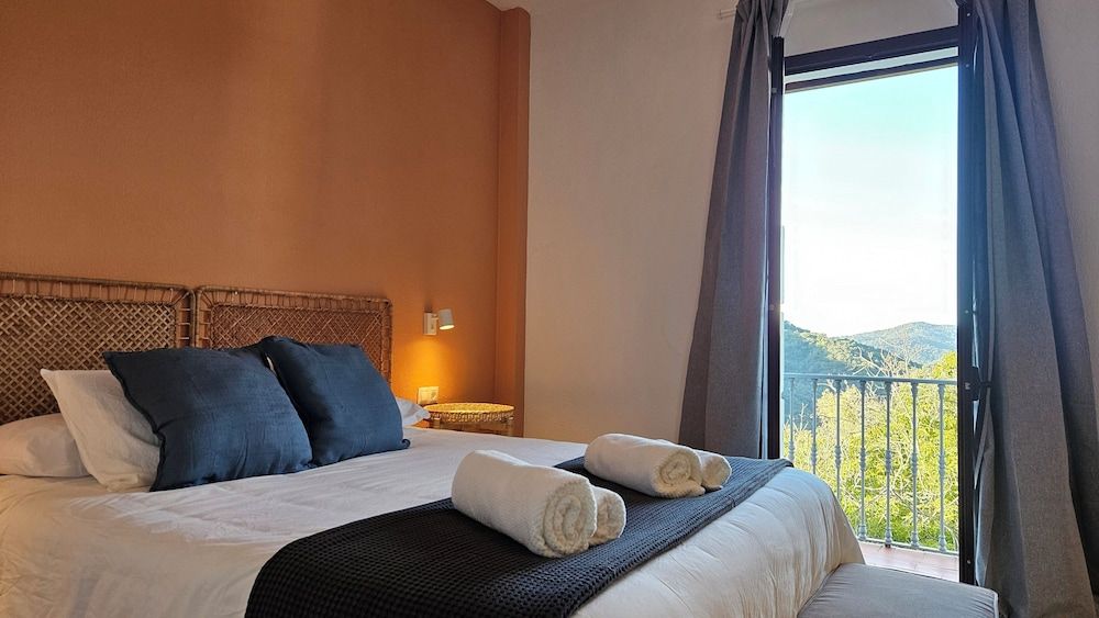 Double Room, 1 Queen Bed, Balcony, Mountain View