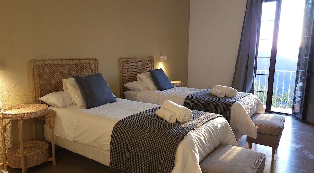 Twin Room, Balcony, Mountain View