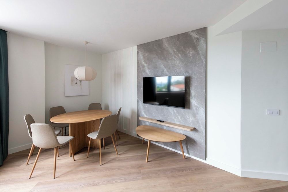 Apartamentos Silken Goya Family Apartment, City View 14