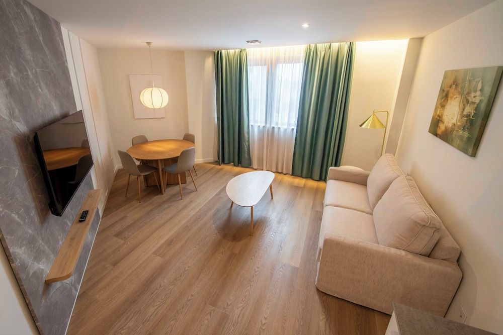 Apartamentos Silken Goya Family Apartment, City View 16