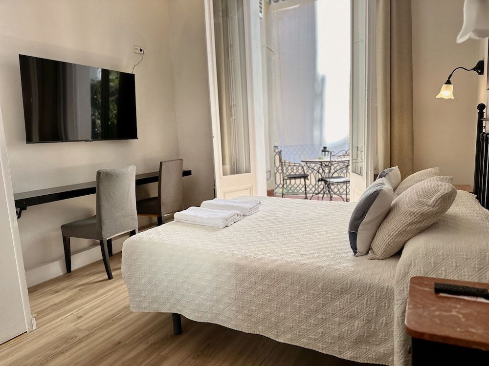 Deluxe Double Room, Patio, City View