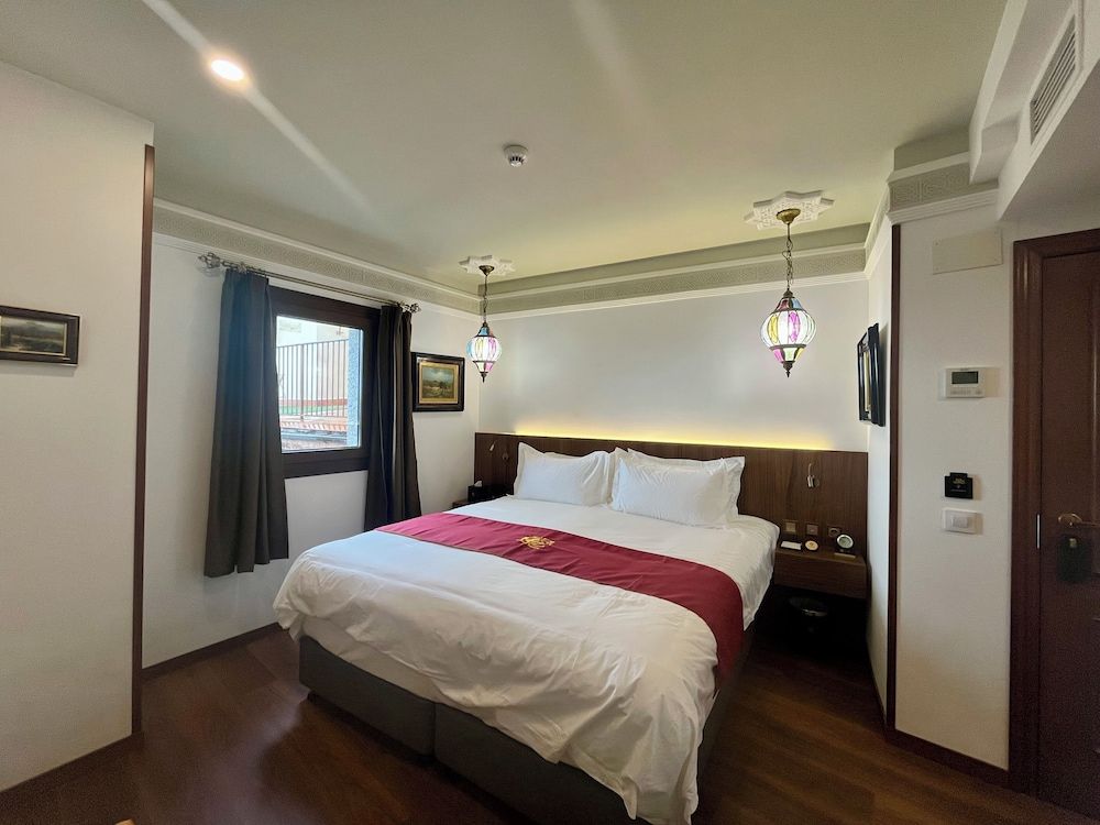 Hotel Boutique Casón De Los López Club Double Room, City View 10