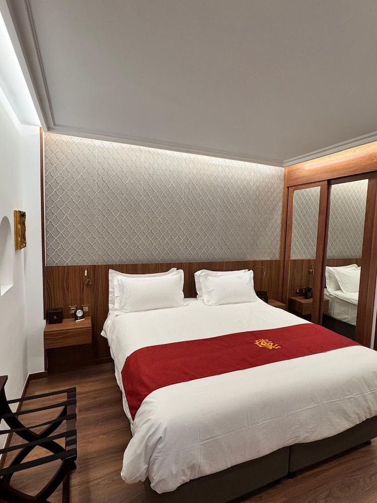 Hotel Boutique Casón De Los López Family Triple Room, City View 10