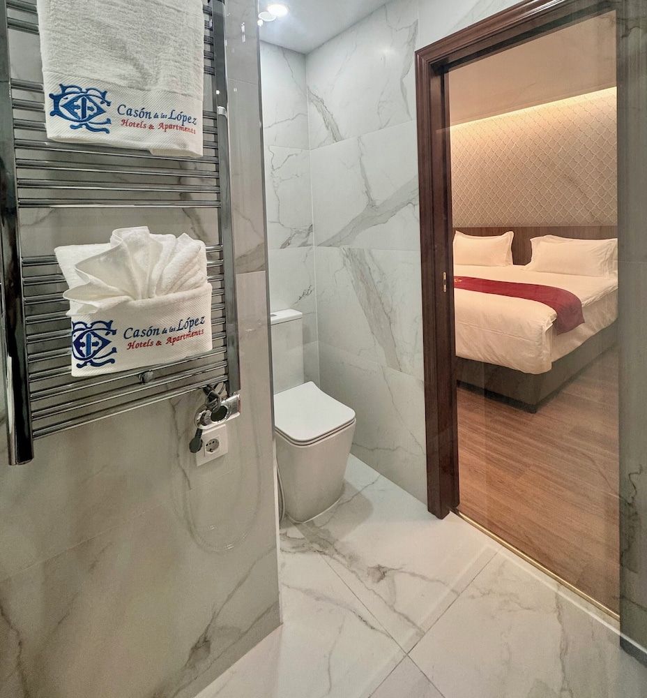 Hotel Boutique Casón De Los López Family Triple Room, City View 12