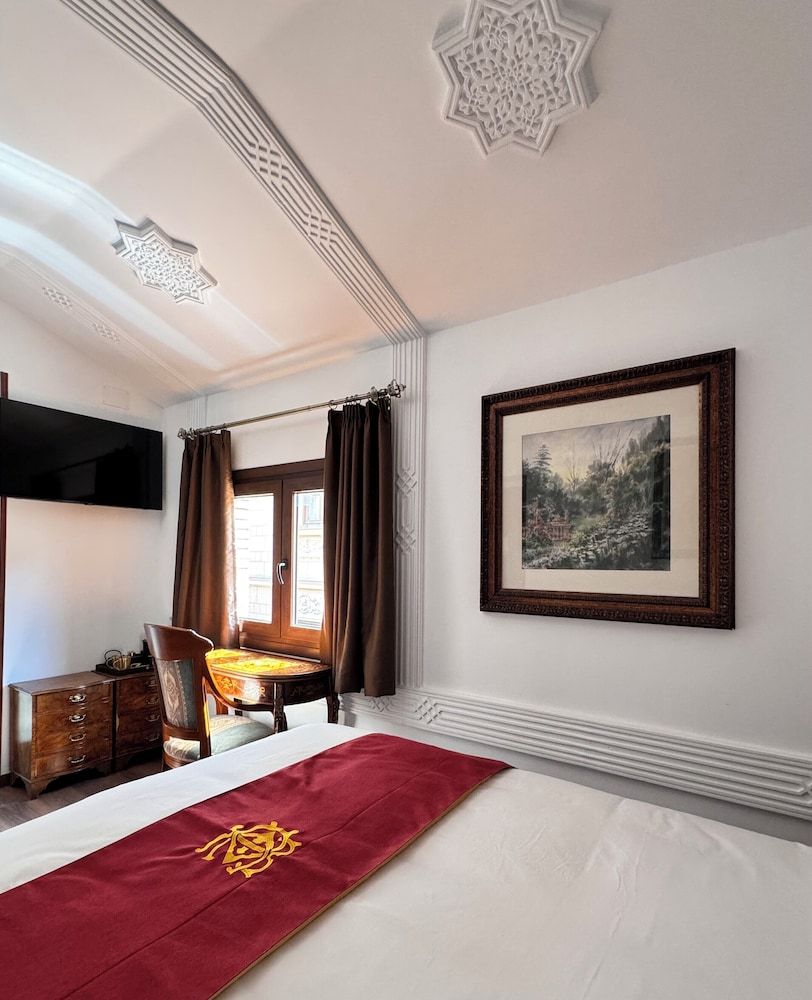Gallery Double Room, City View