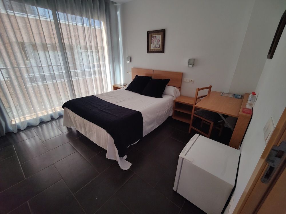 Hostal Manel Double Room 13