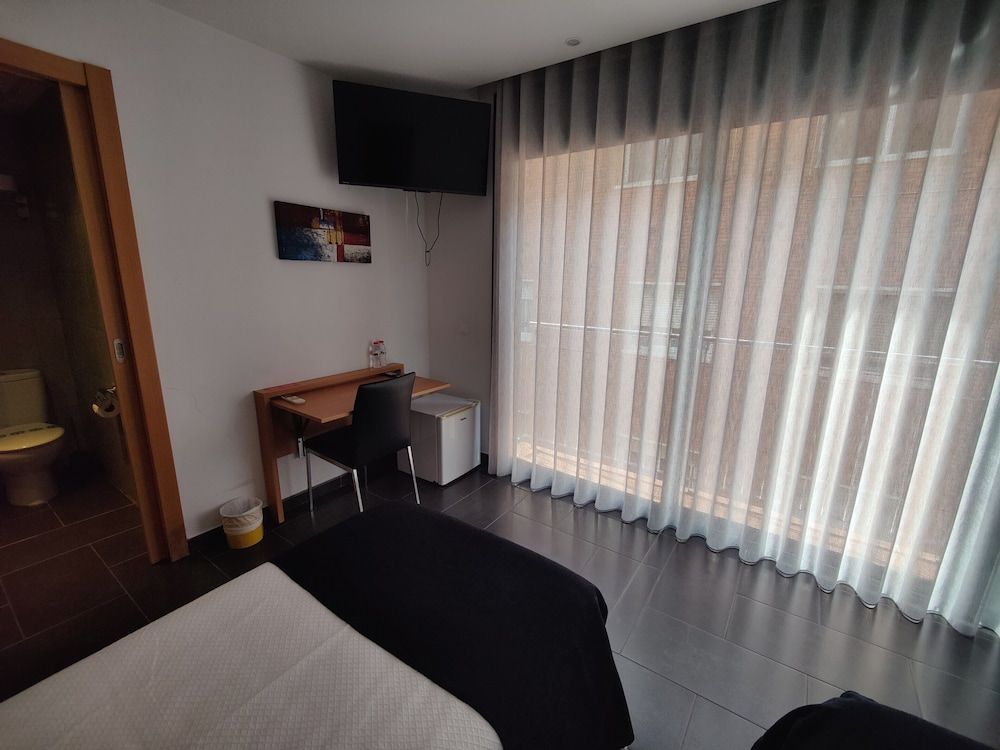 Hostal Manel Twin Room 2