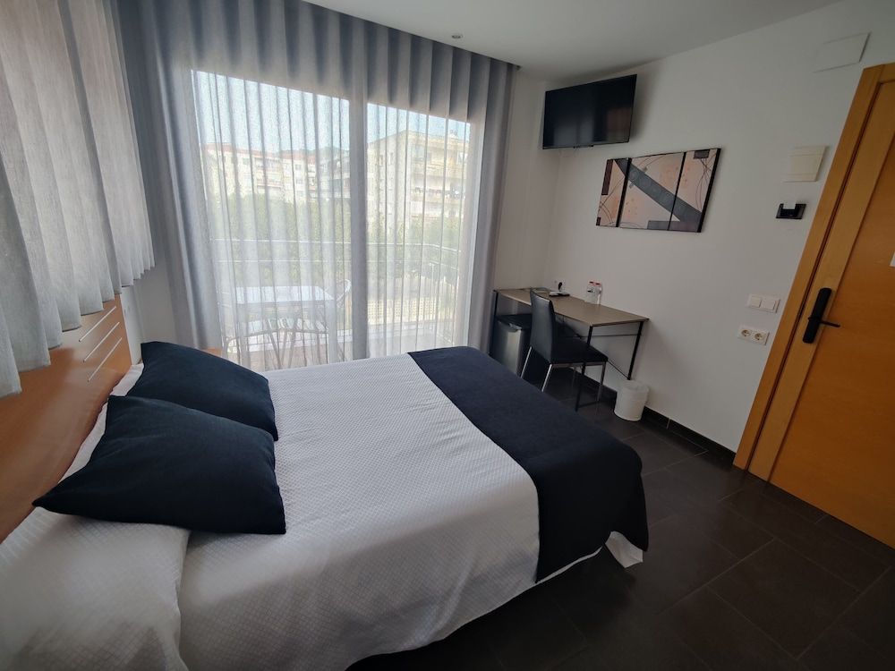 Hostal Manel Double Room 9