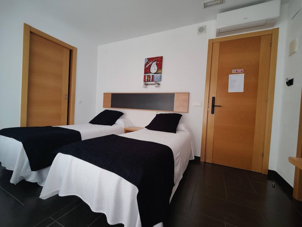 Hostal Manel Twin Room