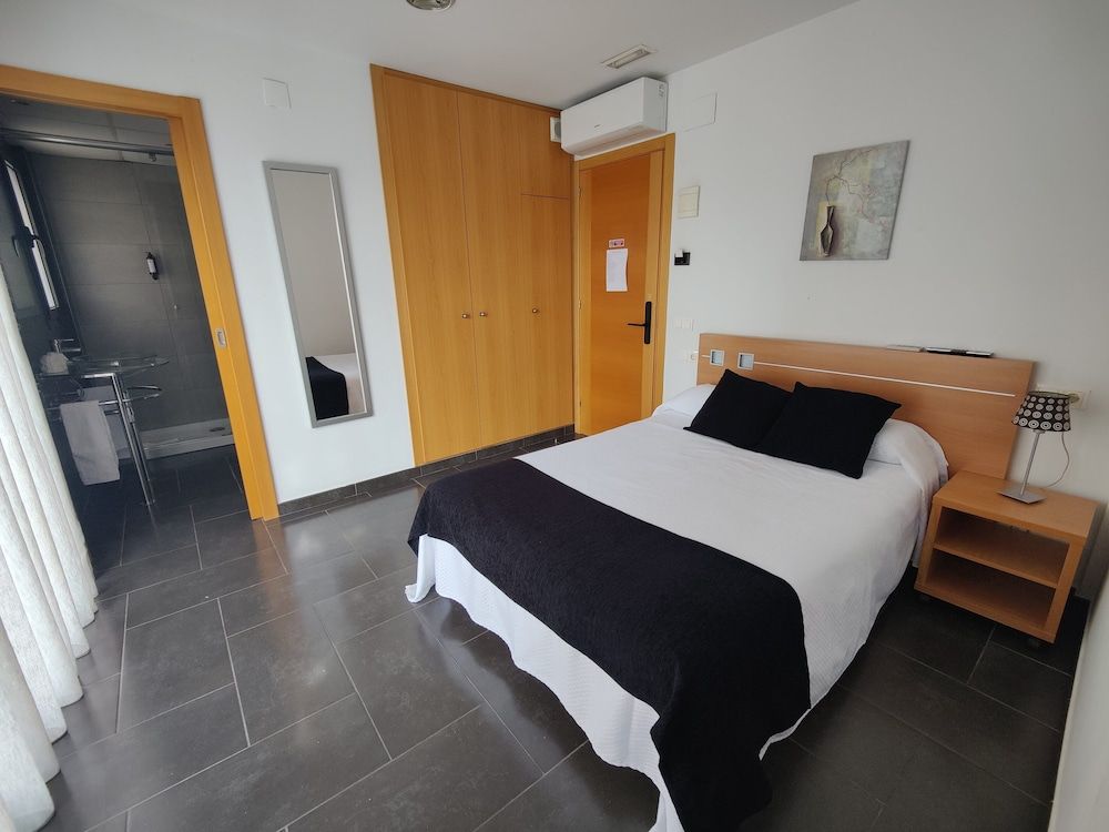 Hostal Manel Double Room 8