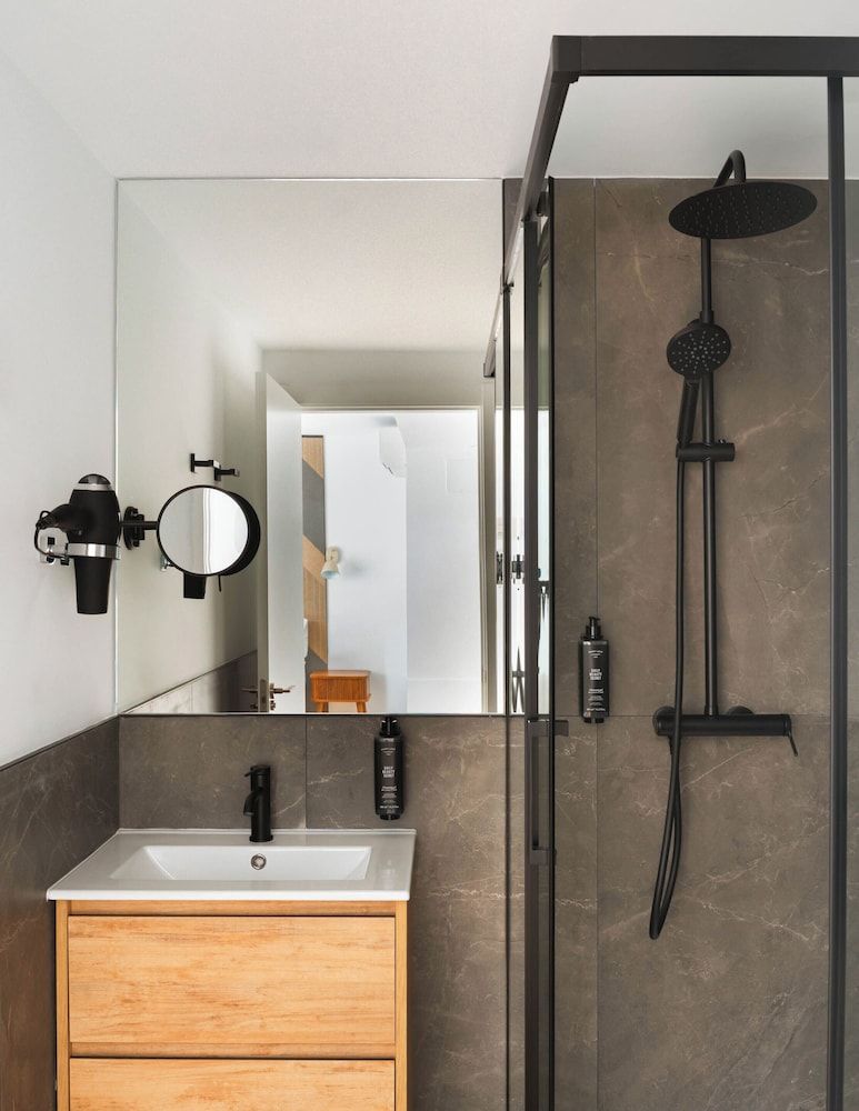 Limehome Madrid Calle de Bolivia Studio 9