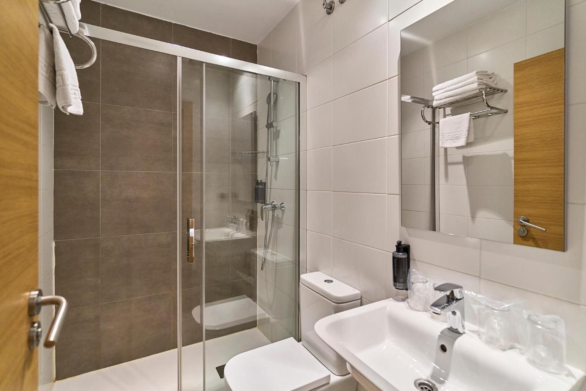 The Book Factory Hostel by gaiarooms Triple Room 3