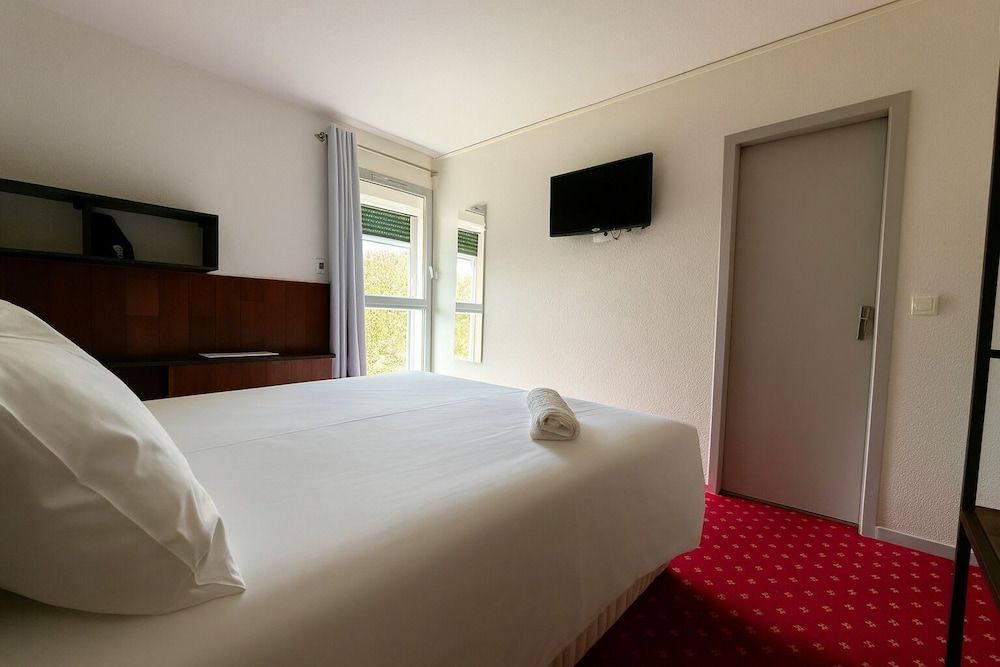 Hotel Restaurant Le Brennus (Logis Hotel) Double Room 10