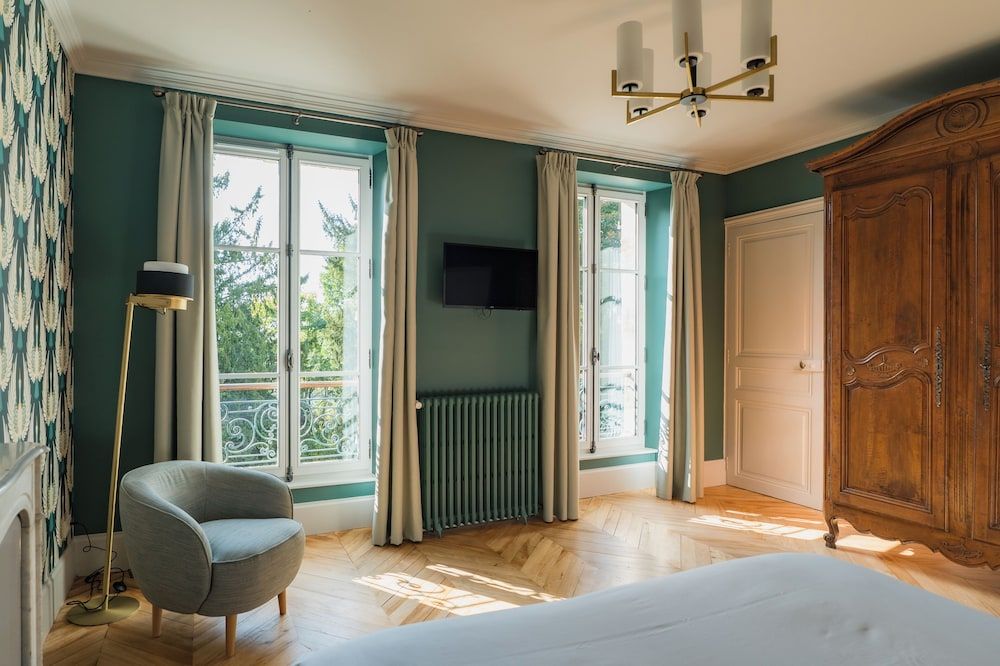 Le Parc Double Room, Garden View 5