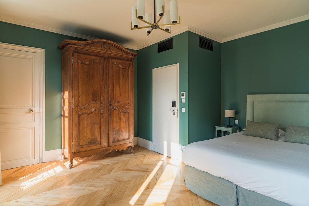 Le Parc Double Room, Garden View 3