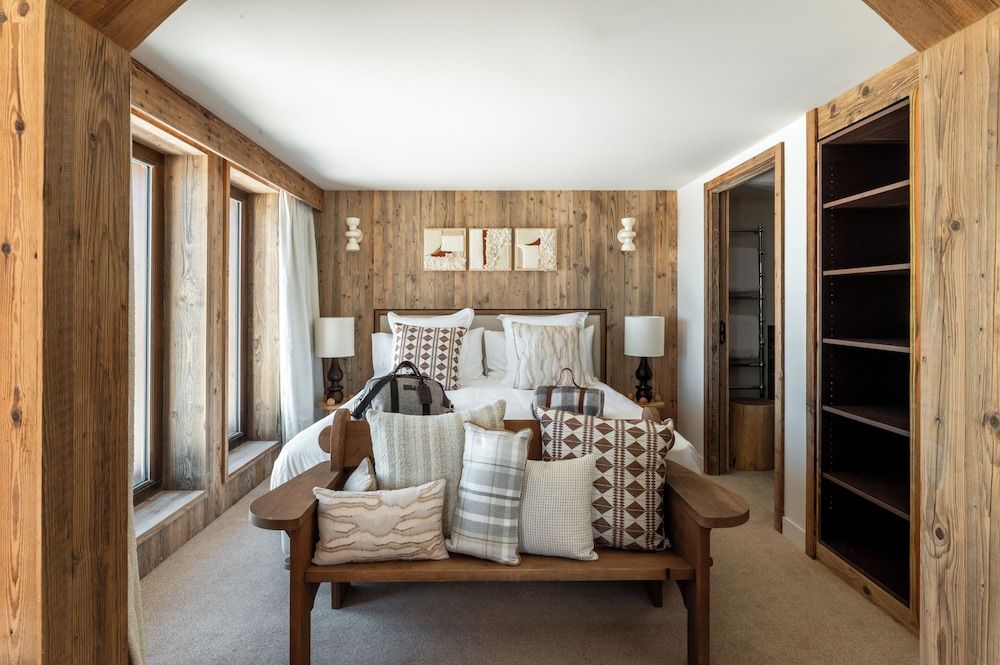 Deluxe Suite, Balcony, Mountain View