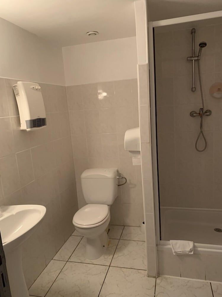 Hôtel Le P'tit Monde Standard Double Room (street view) 3