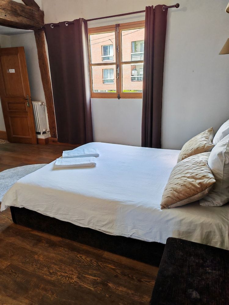 Classic Double Room (CHAMBRE 4 CONTESSE DE MAILLEY DE NESL)