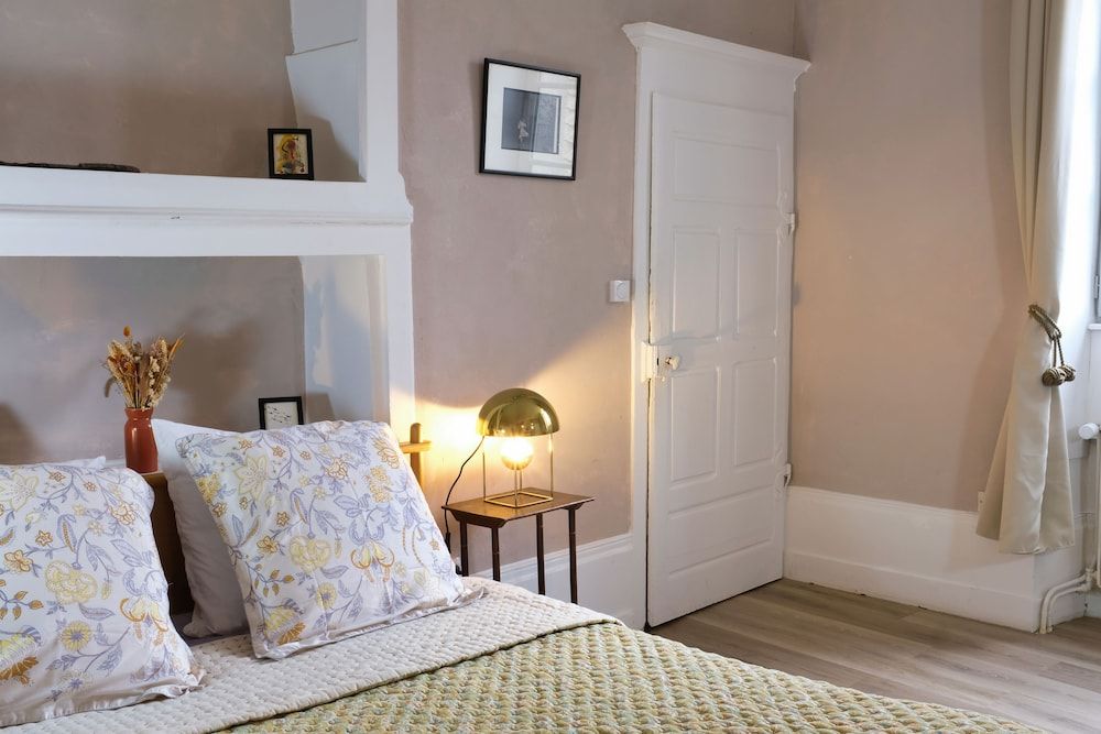 La Verrière Maison d'hôtes Superior Double Room, Courtyard View 7