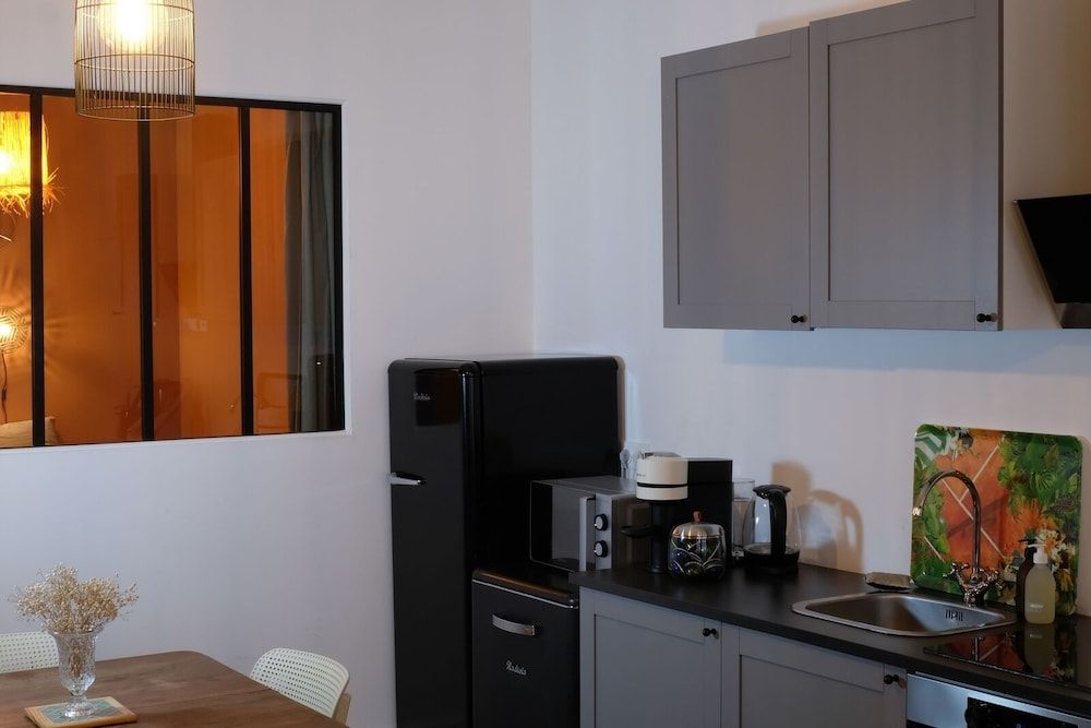 La Verrière Maison d'hôtes Superior Apartment, 2 Bedrooms, Kitchen, Courtyard View 7