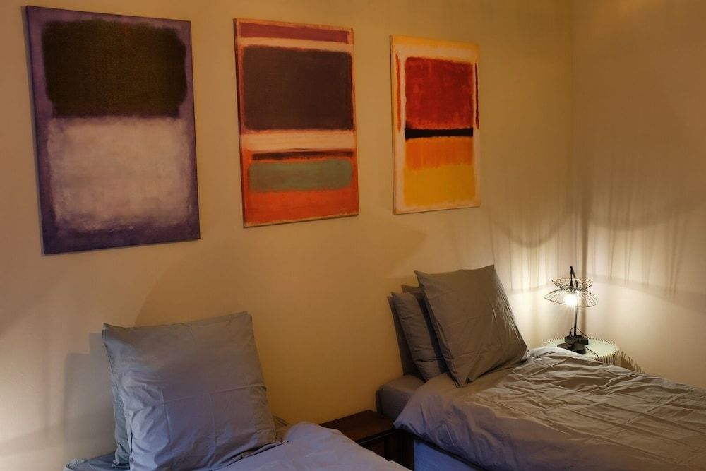 La Verrière Maison d'hôtes Superior Apartment, 2 Bedrooms, Kitchen, Courtyard View 3