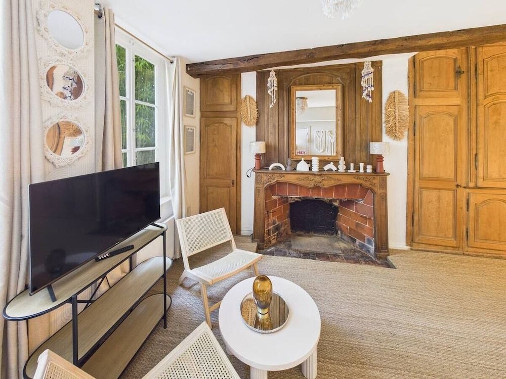 Jol Tourisme Comfort Room, City View 6